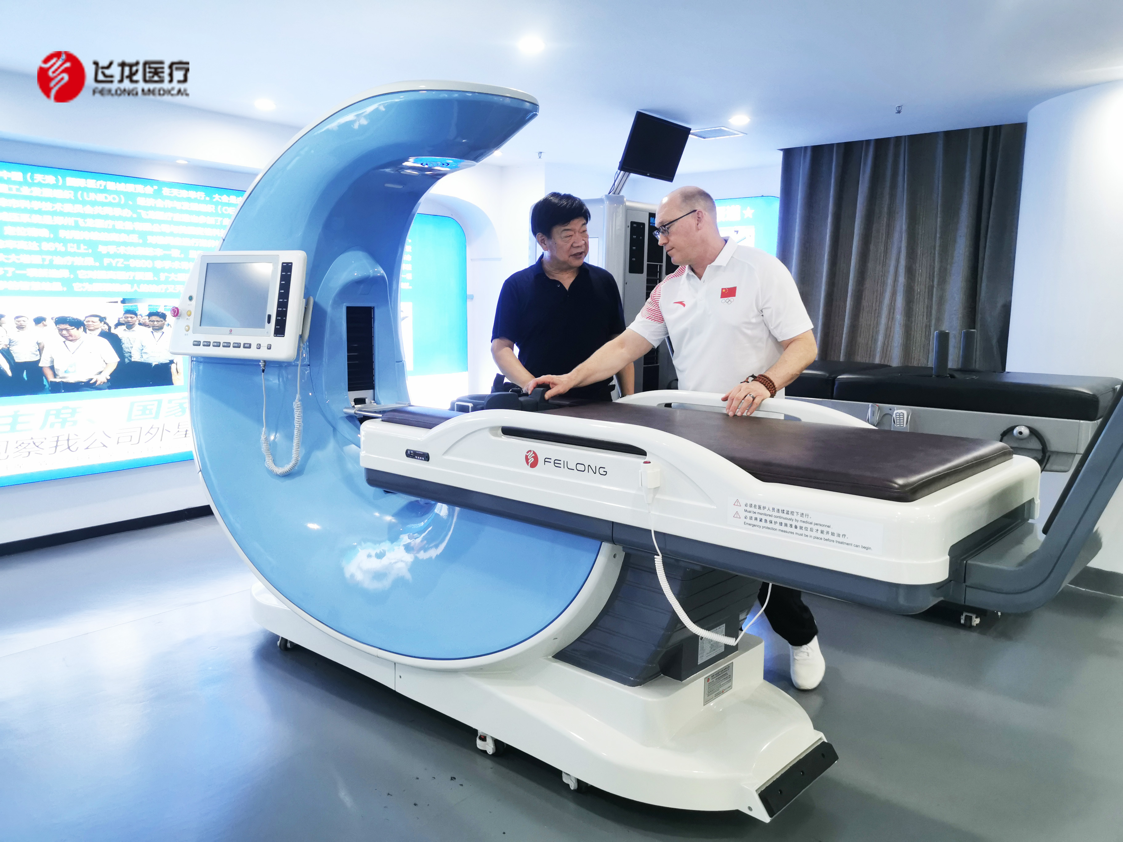 脊骨神經醫(yī)學專家參觀外星艙